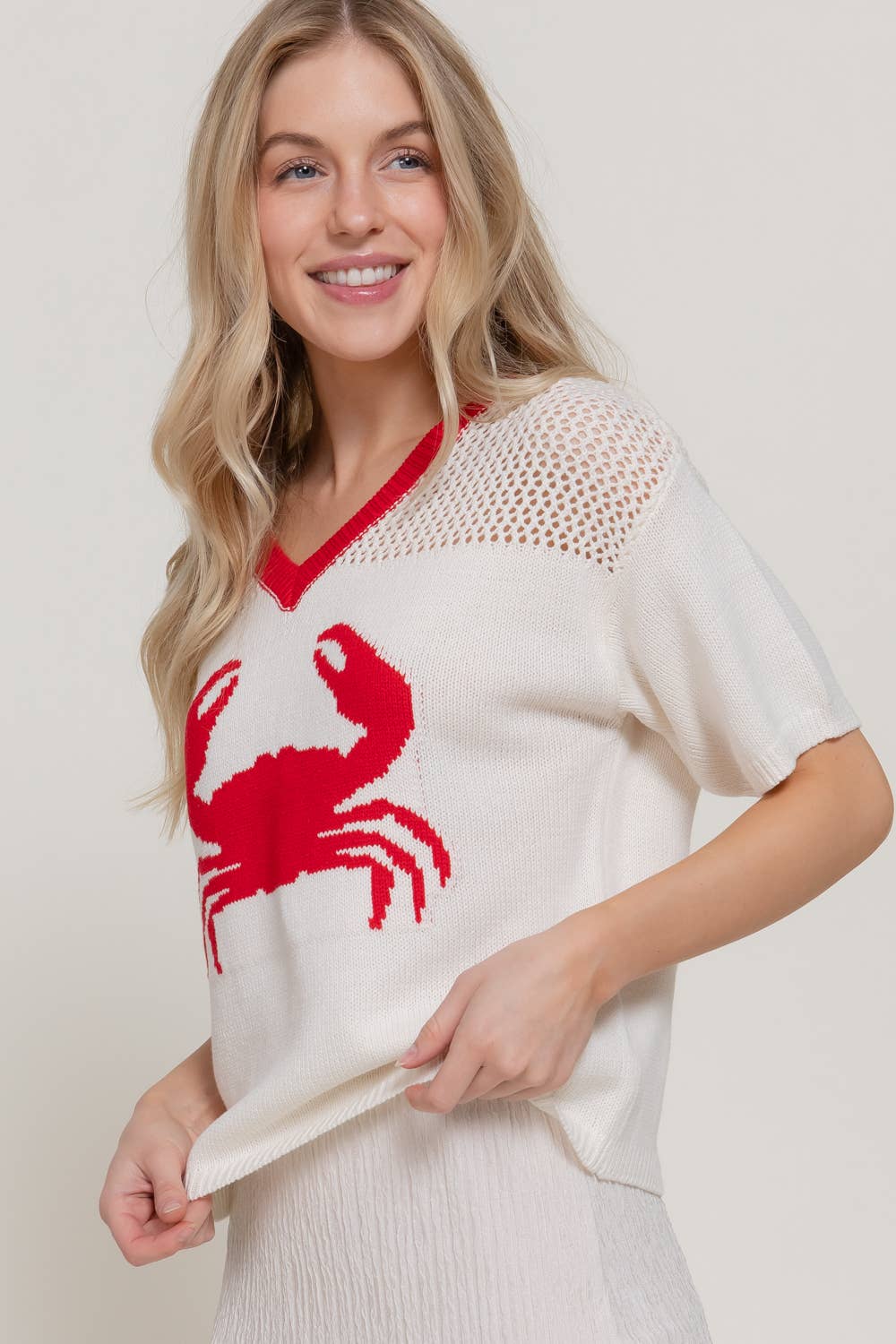 Short Sleeve V-Neck Jacquard Top with Contrasting Neck Band
