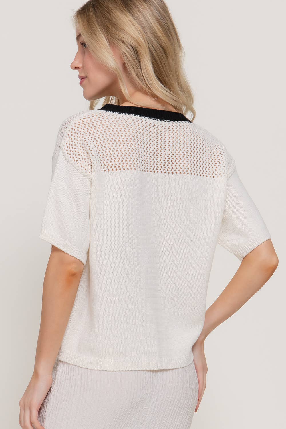 Short Sleeve V-Neck Jacquard Top with Contrasting Neck Band