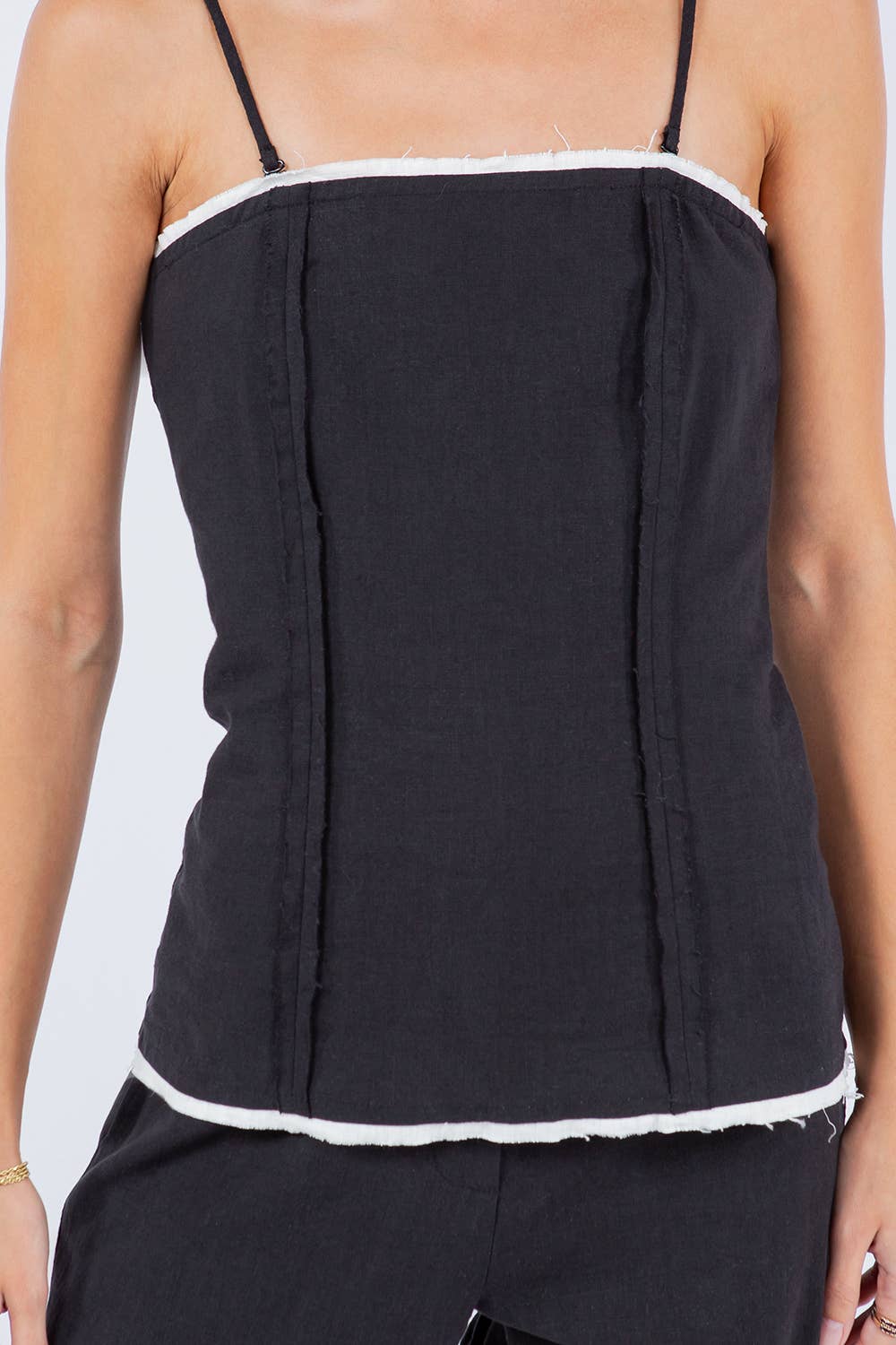 CONTRAST SLEEVELESS TOP