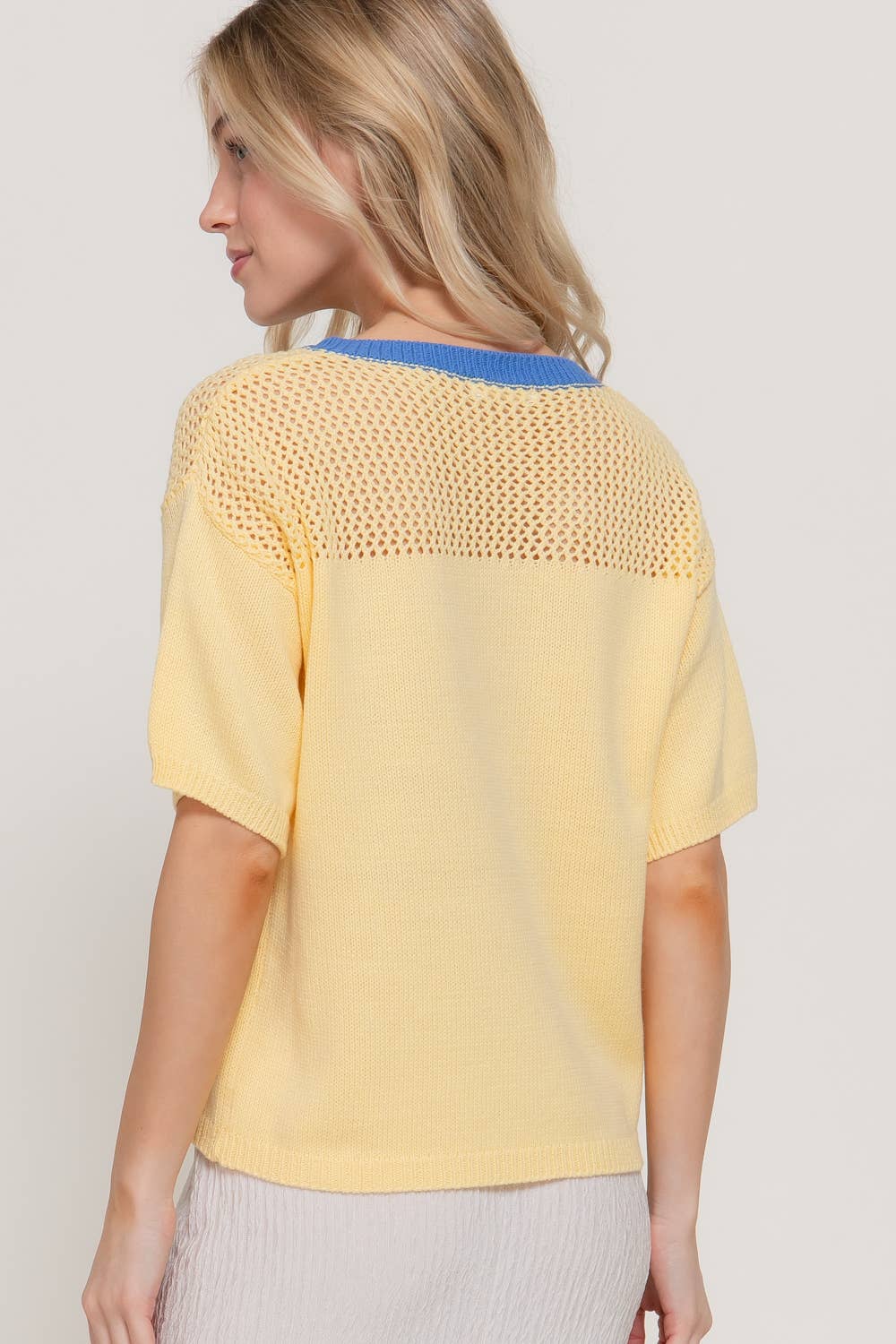 Short Sleeve V-Neck Jacquard Top with Contrasting Neck Band