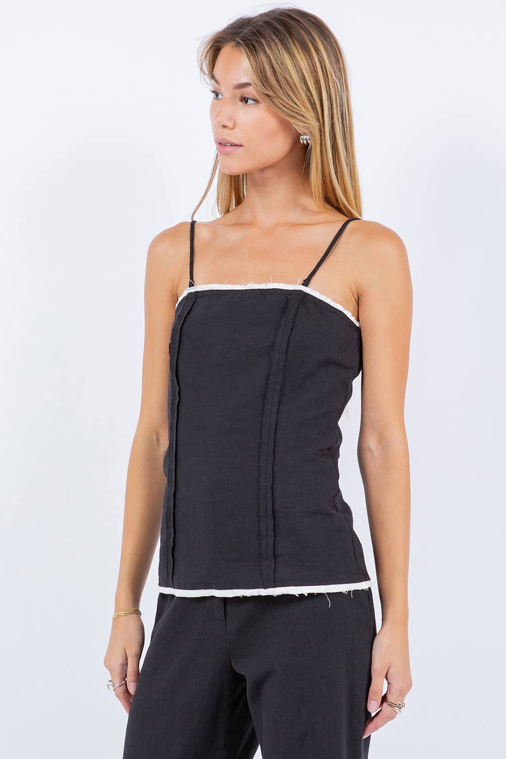 CONTRAST SLEEVELESS TOP