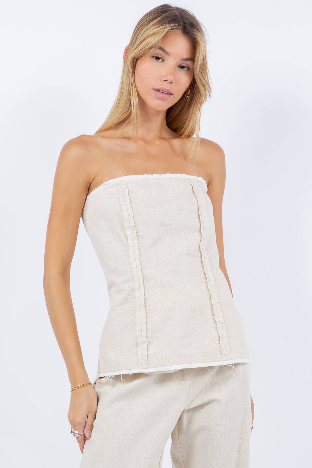 CONTRAST SLEEVELESS TOP