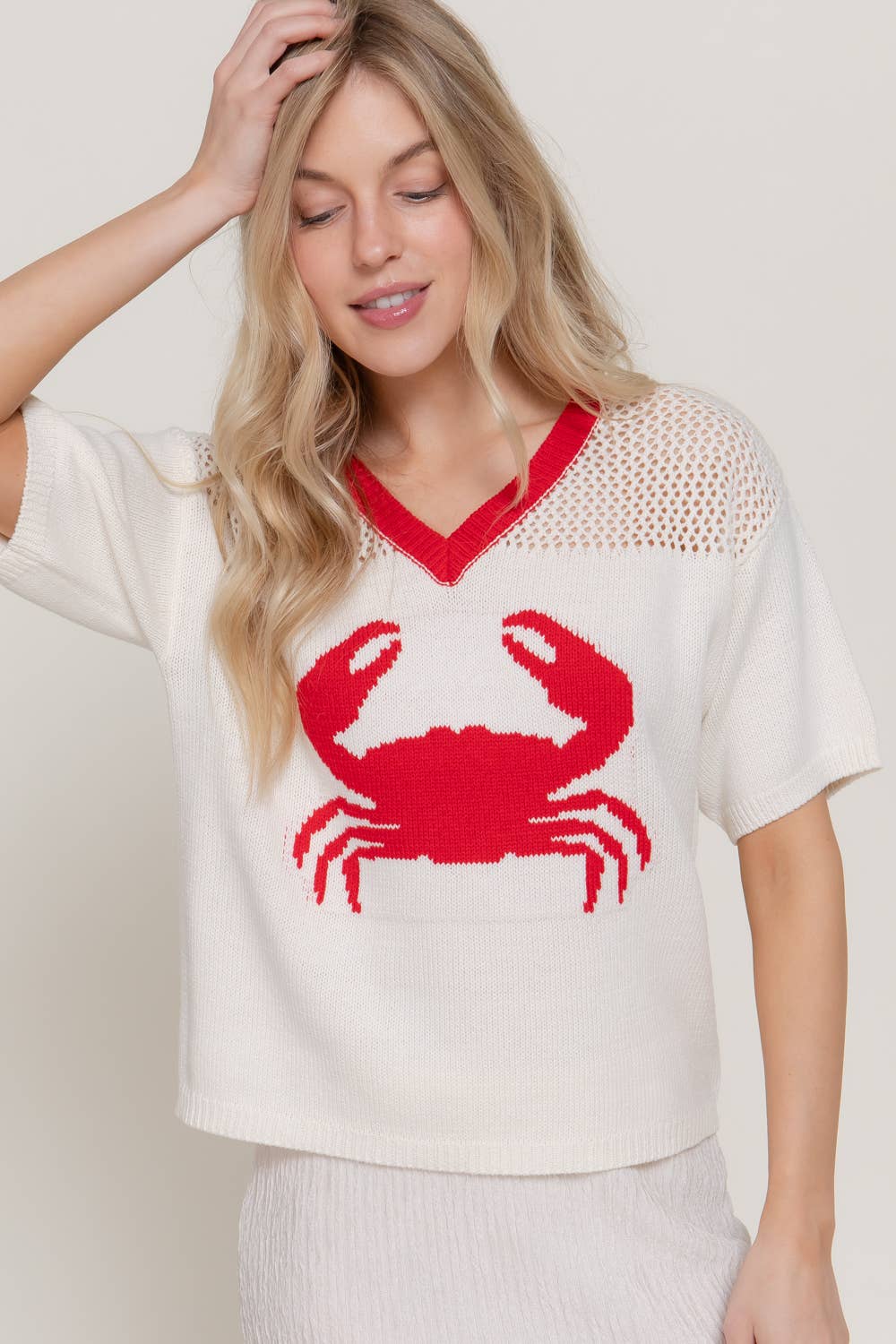 Short Sleeve V-Neck Jacquard Top with Contrasting Neck Band